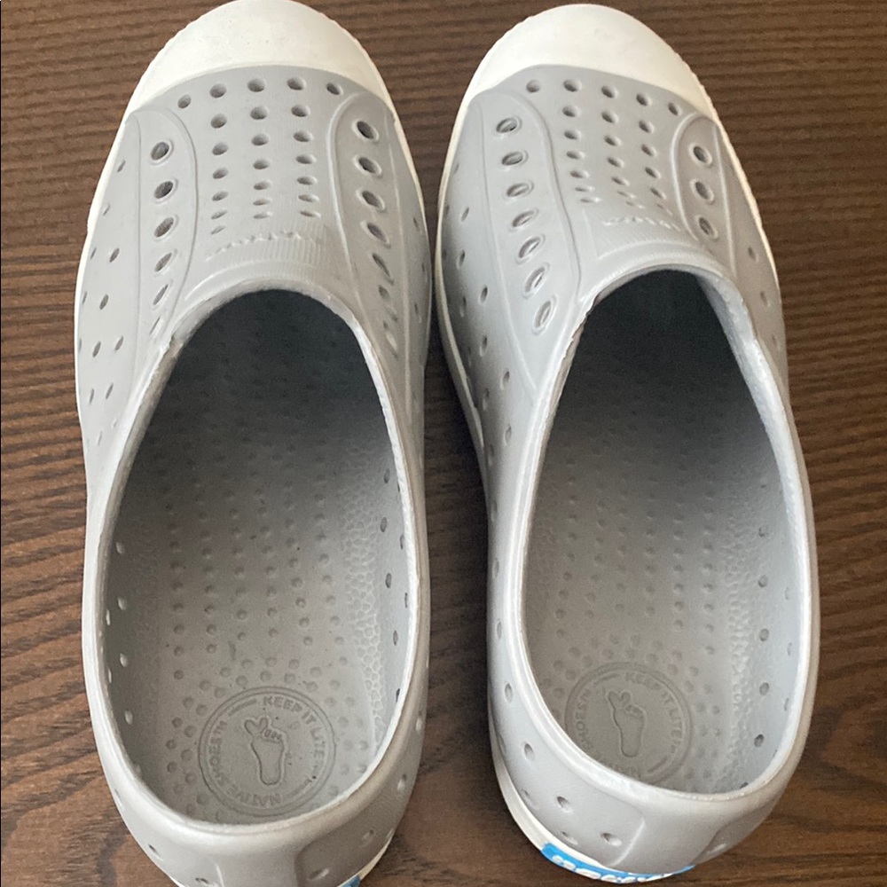 Native Jefferson Gray and White Water Shoes Slip-On 2 - Picture 6 of 7
